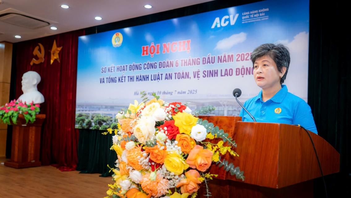 A person standing at a podium with a large bouquet of flowersDescription automatically generated