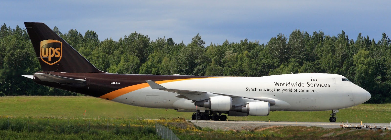 UPS_747_taxiing_at_Anchorage_airport