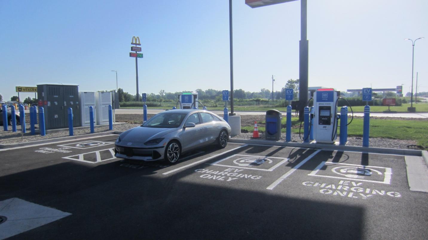 A car at a gas station

AI-generated content may be incorrect.