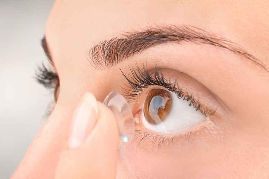 Contact_lens_falling_out.jpg (900×600)