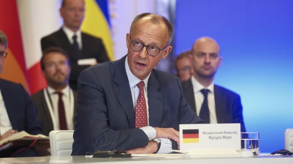 Le chancelier allemand Friedrich Merz, le 10 mai 2025 à Kiev, en Ukraine.