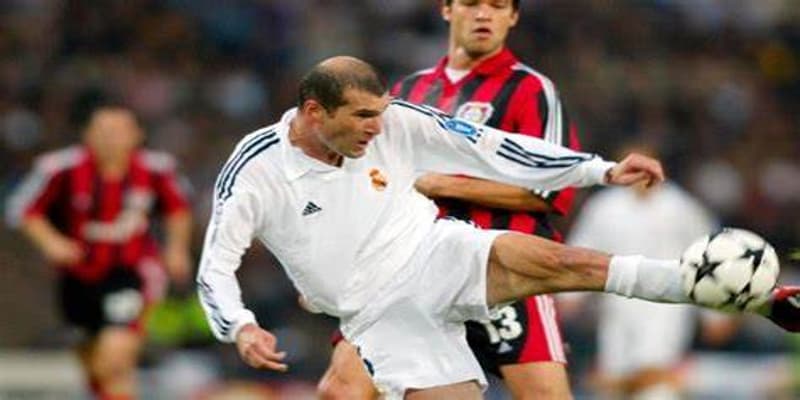 Tiểu Sử Tiền Vệ Người Pháp Zinedine Zidane – Huyền Thoại Bóng Đá Thế Giới