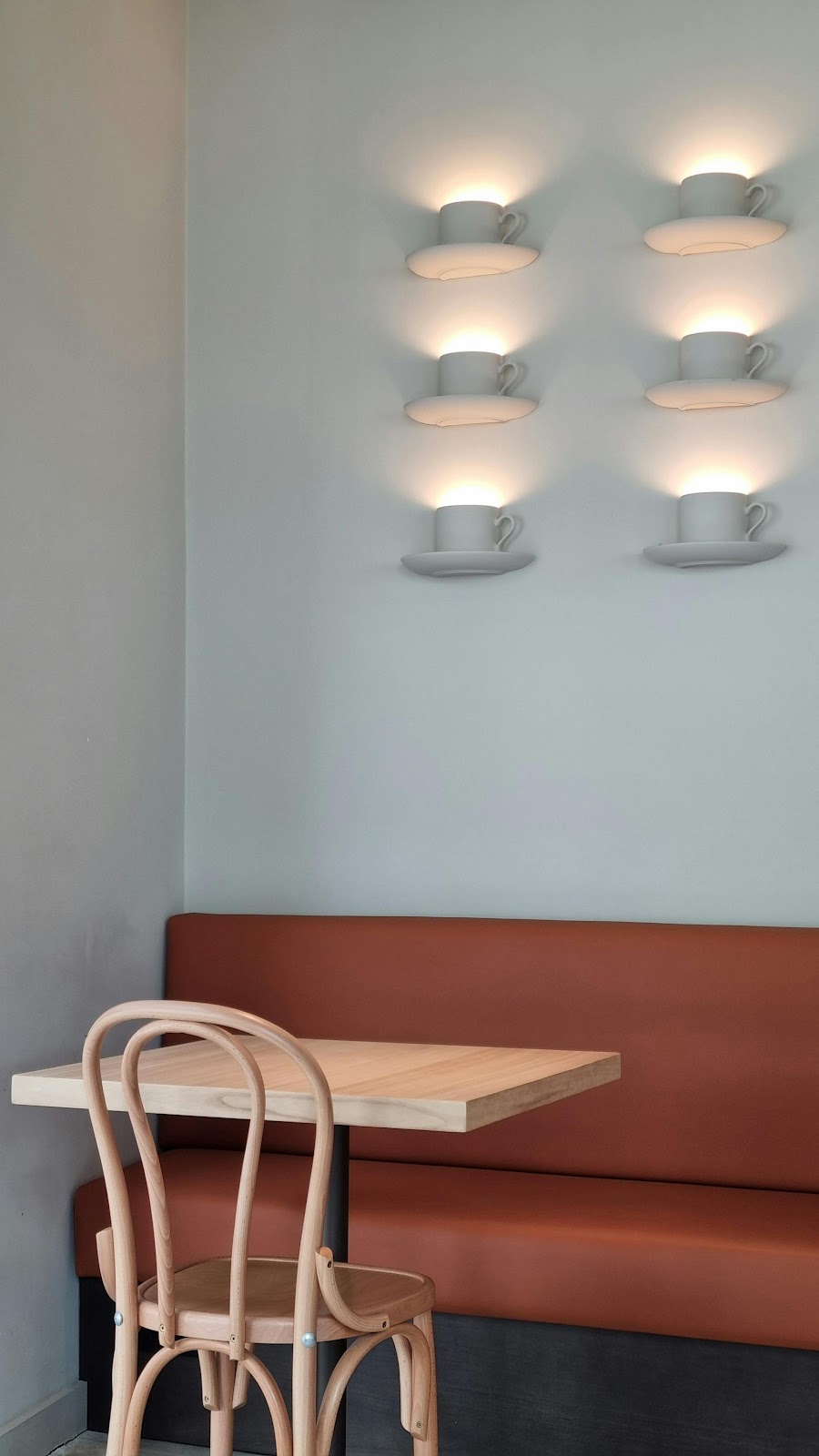 Seating in a coffee shop | Source: Pexels