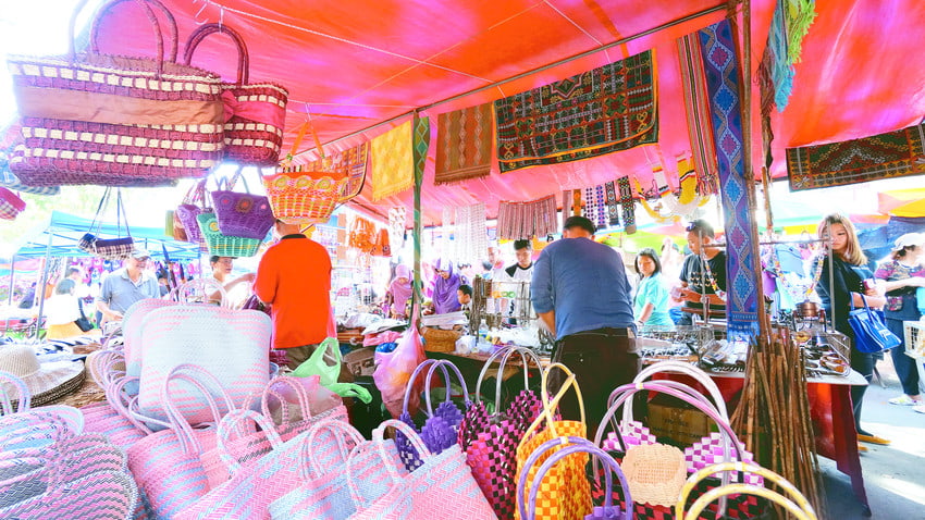 things to do in kota kinabalu Shopping at Gaya Street Weekend Market