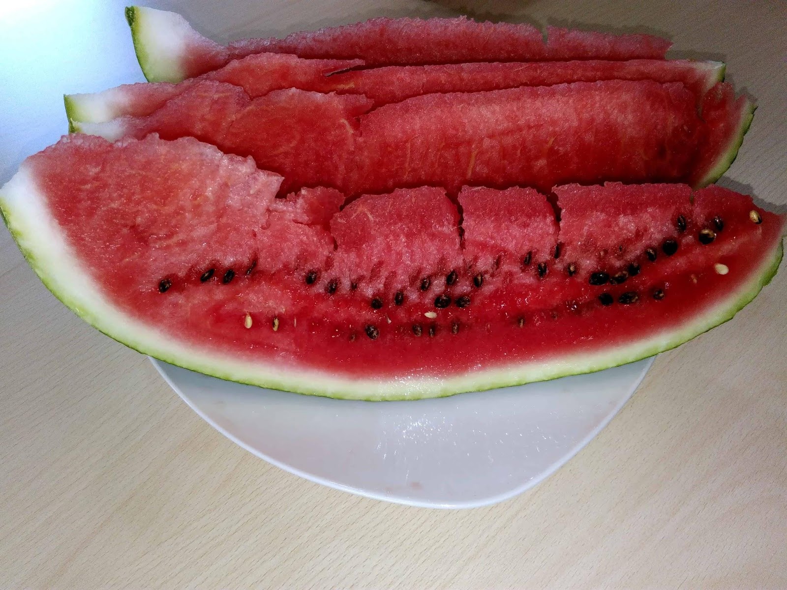 切ったスイカの画像
