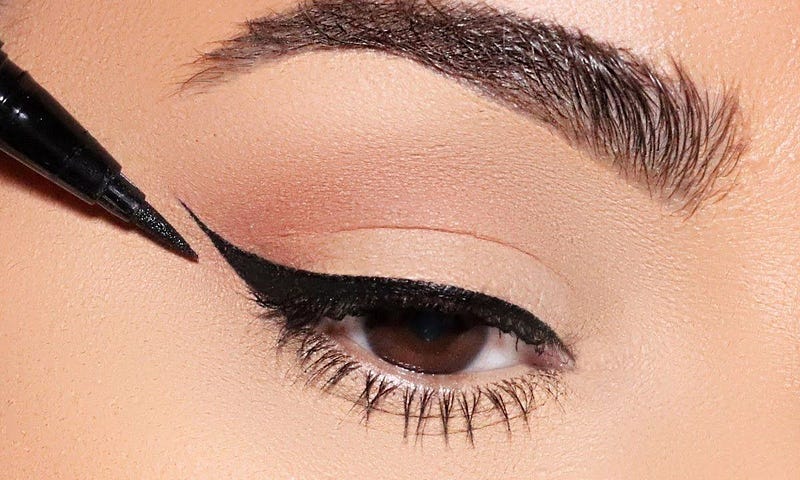 Advanced Eyeliner Techniques for Extra Dimension