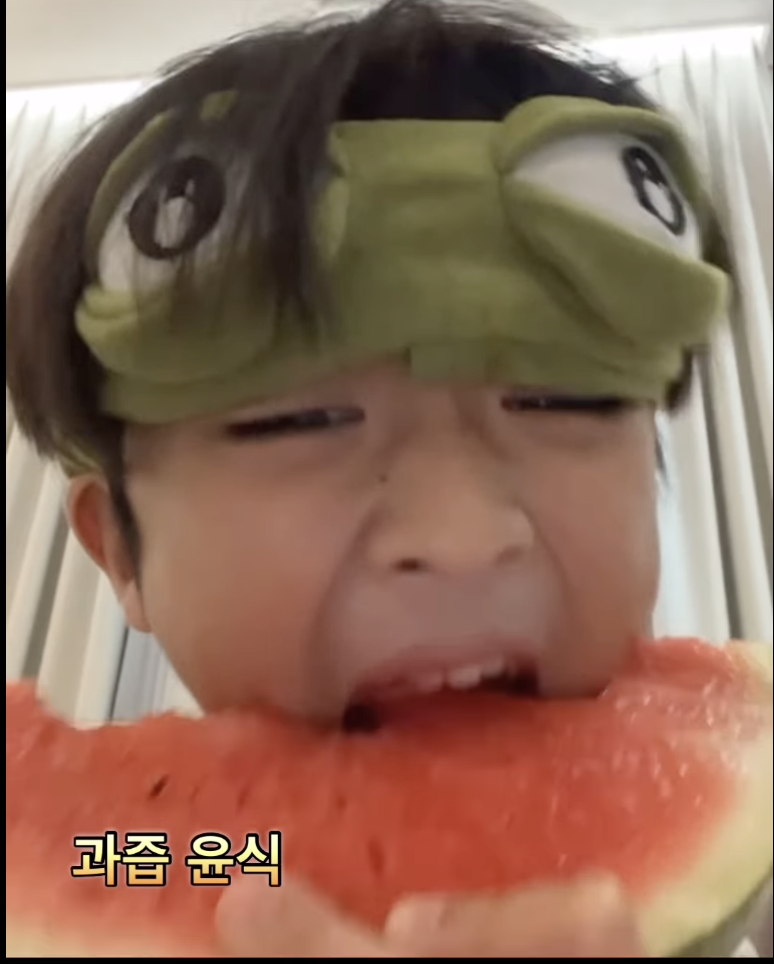 Kim Yoon Shik eating watermelon  