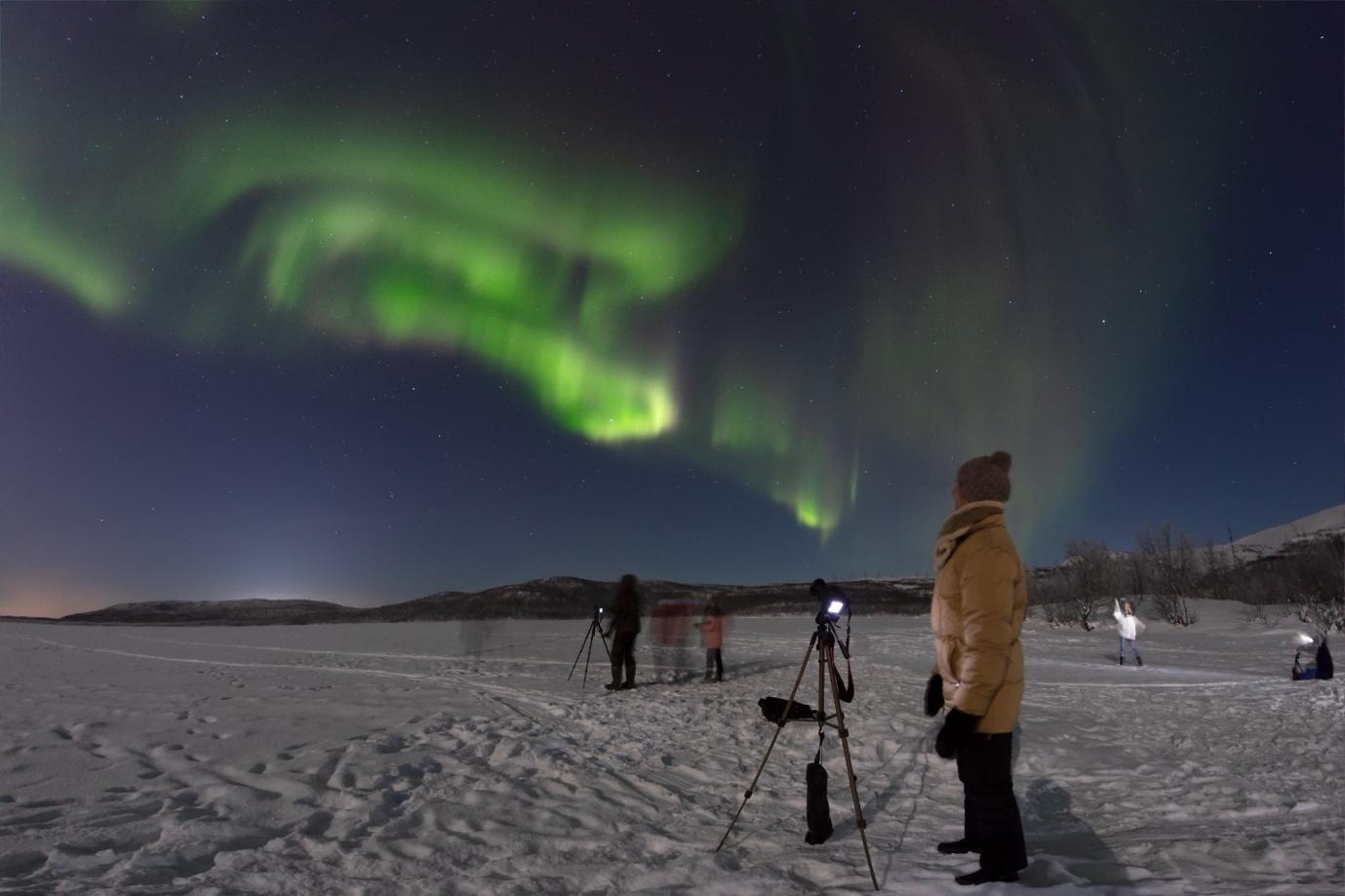 Photographers Shooting the Aurora Borealis in a Snowy Landscape | Skylum Blog