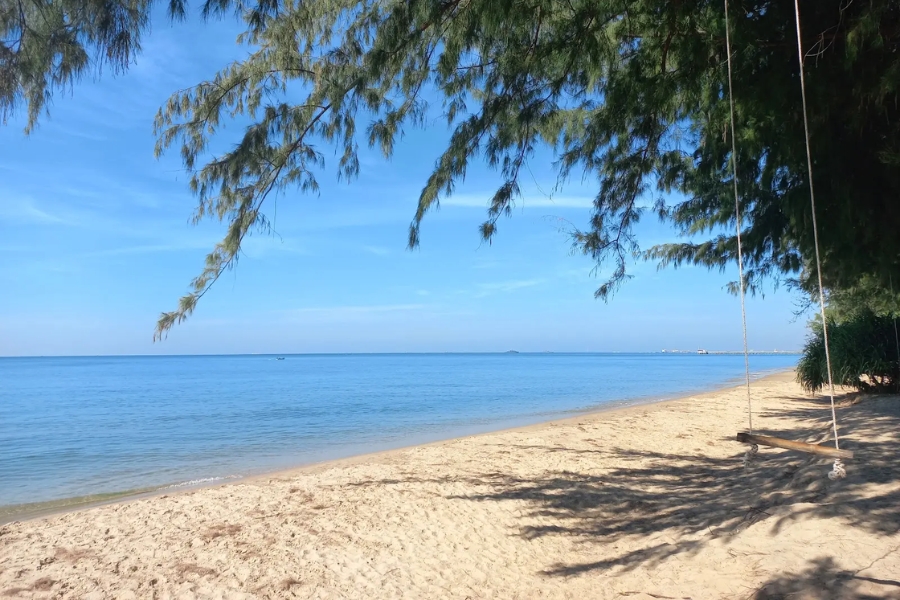 Mae Ramphueng Beach