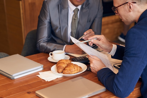Top Tips for Choosing the Right Law Firm