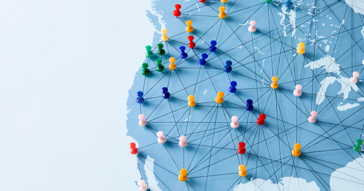 Map of the United States that represents networks and connections between various cities and states. 