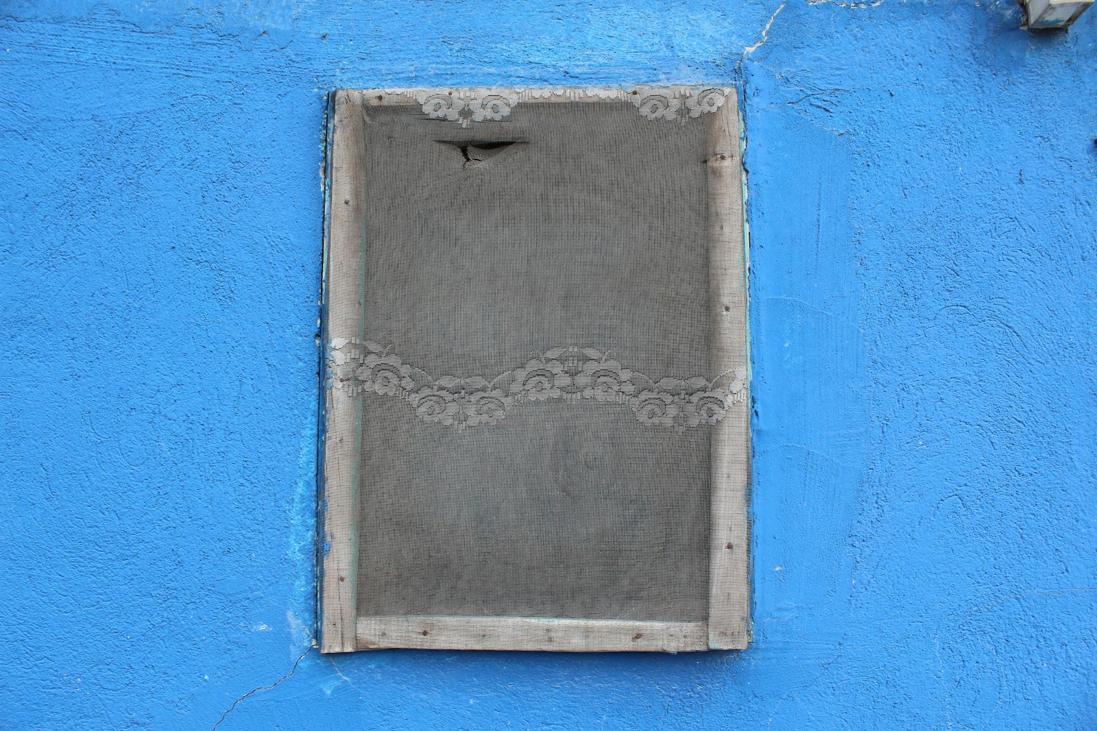 A window covered with a peace of cloth | Source: Pexels