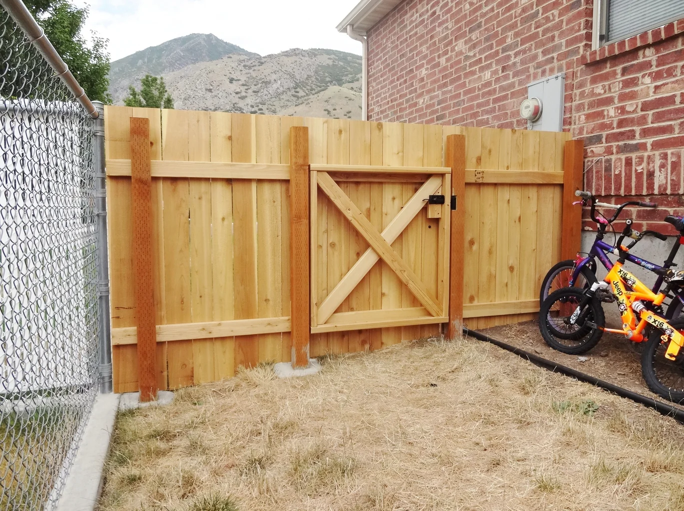 how to build a wood gate