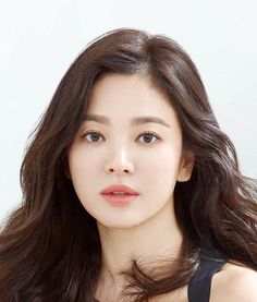 This contains an image of Song Hye Kyo