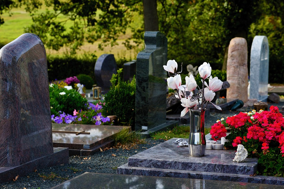 Funeral Planning Tips to Help You Make Smart Decisions