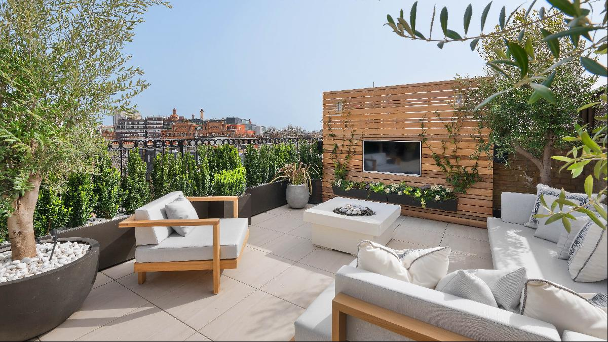 Rooftop Decks - Top amenities in modern luxury apartment complexes