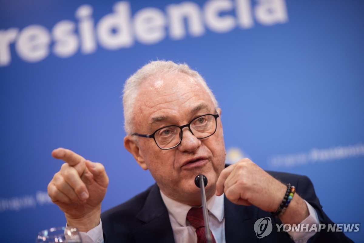 발언하는 마리오 루베트킨 우루과이 외교부 장관