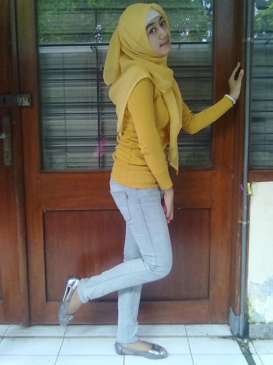 jilbab-montok-anggezty-solo-uns (21)