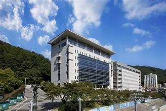 A building with trees and blue sky

AI-generated content may be incorrect.