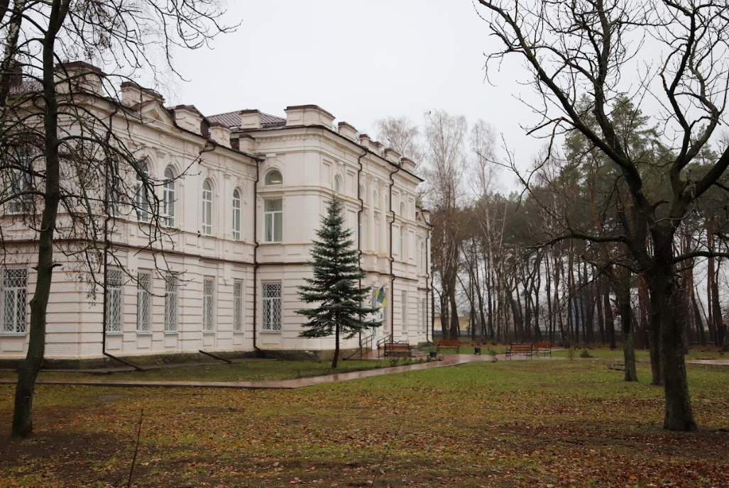 The renovated building of the Myrhorod School of Arts