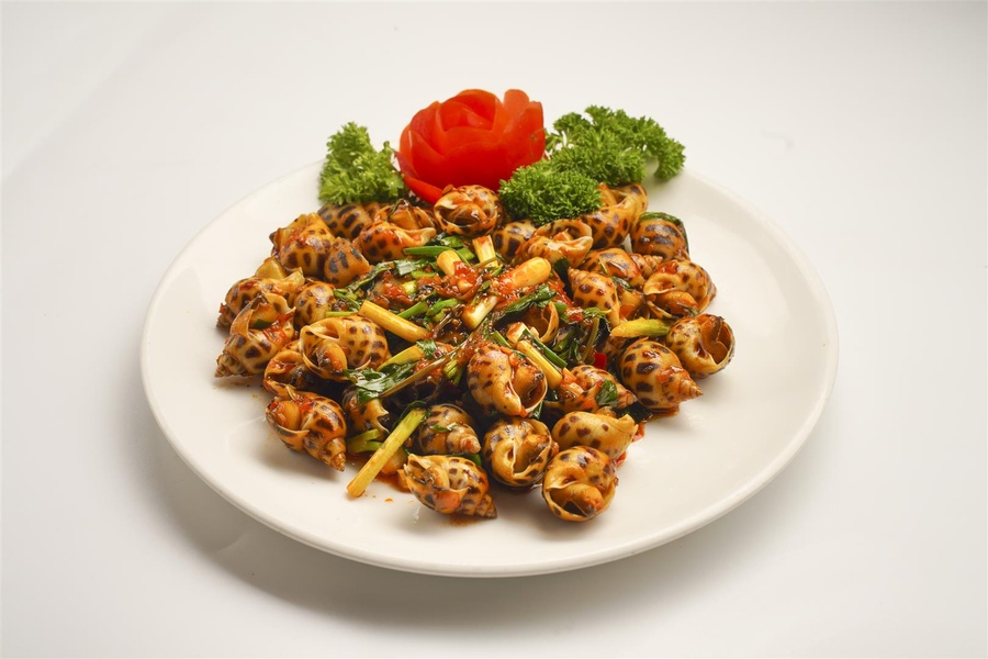 Sweet Snails Stir-fry is a “best-seller” on the menu of many seafood restaurants. Source: Buffet Poseido