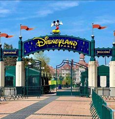 This contain an image of  Disneyland Park