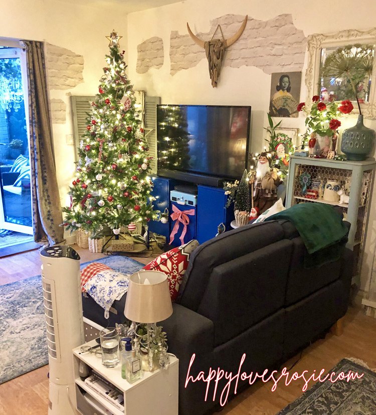 happys-christmas-sitting-room