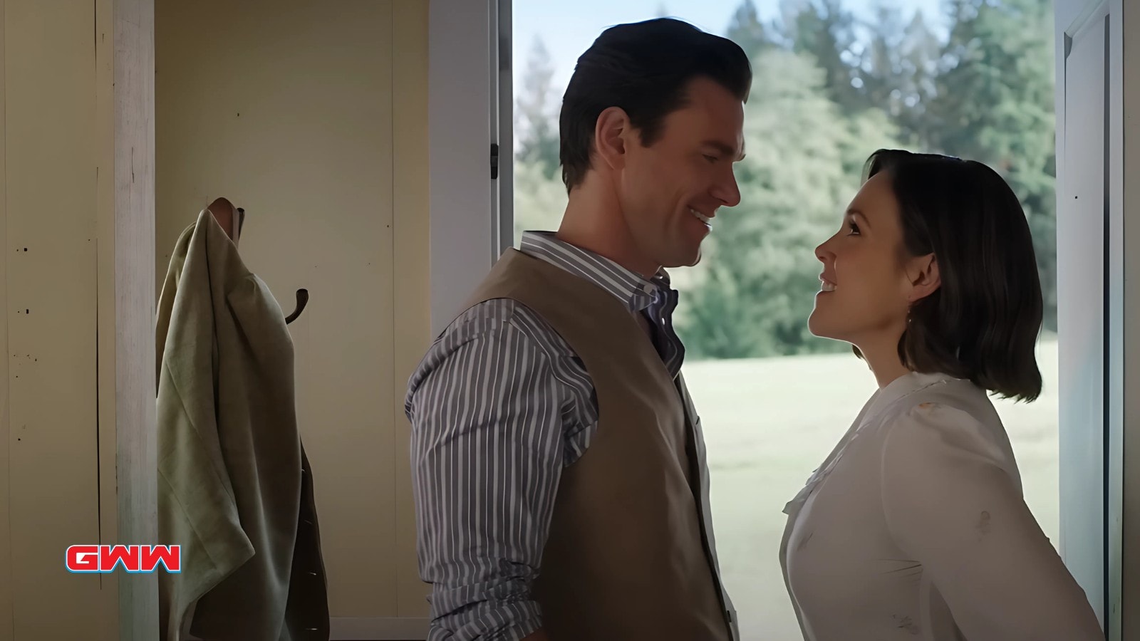 The cast of When Calls the Heart featuring Erin Krakow and Kevin McGarry