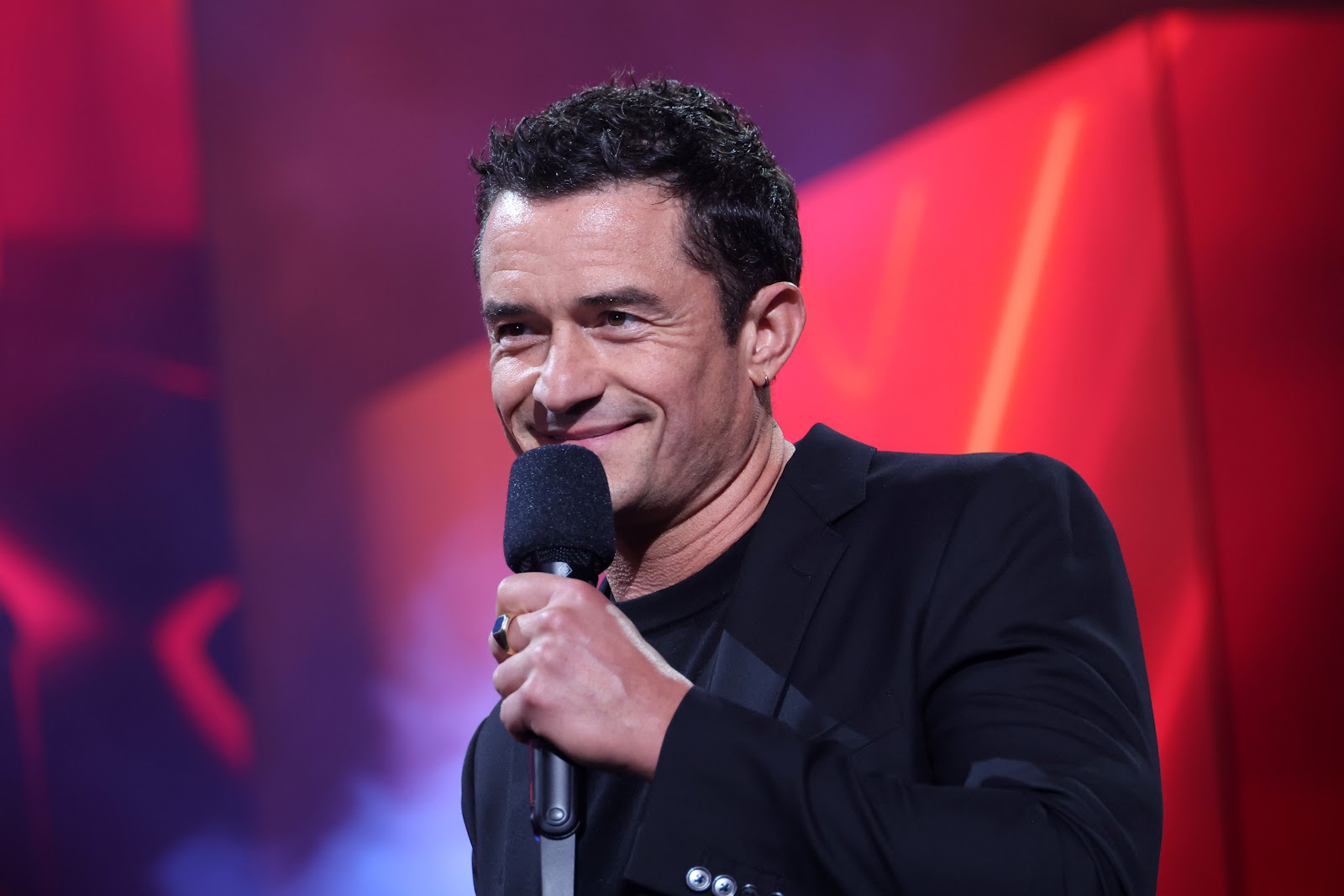 Orlando Bloom speaks on stage during the 2024 MTV Video Music Awards on September 11, 2024, in Elmont, New York. | Source: Getty Images