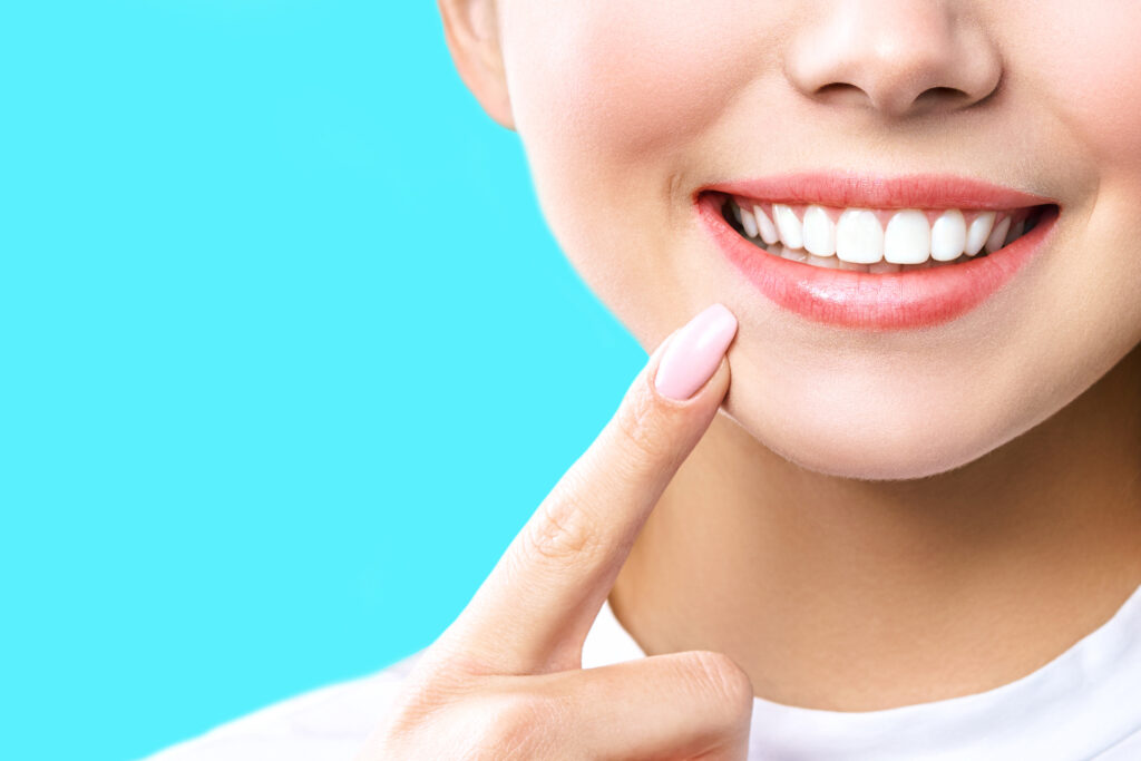Get whitened teeth and smile from the best dentist near you in Dallas.
