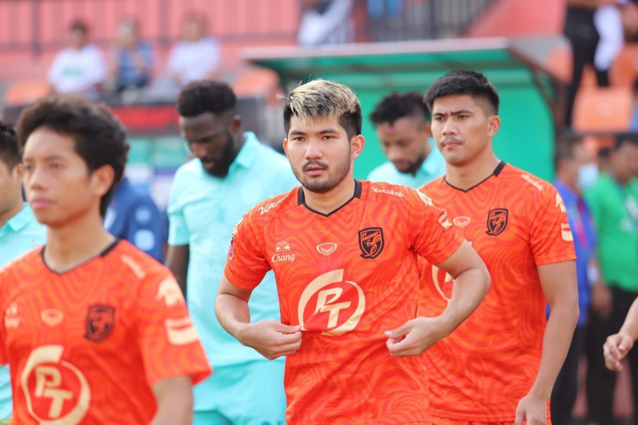 Thanaset Sujarit trở lại đội bóng cũ Prachuap FC. 