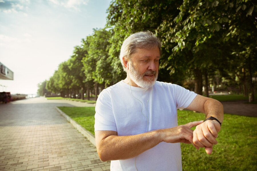 What Are the Benefits of Senior Monitoring Devices?