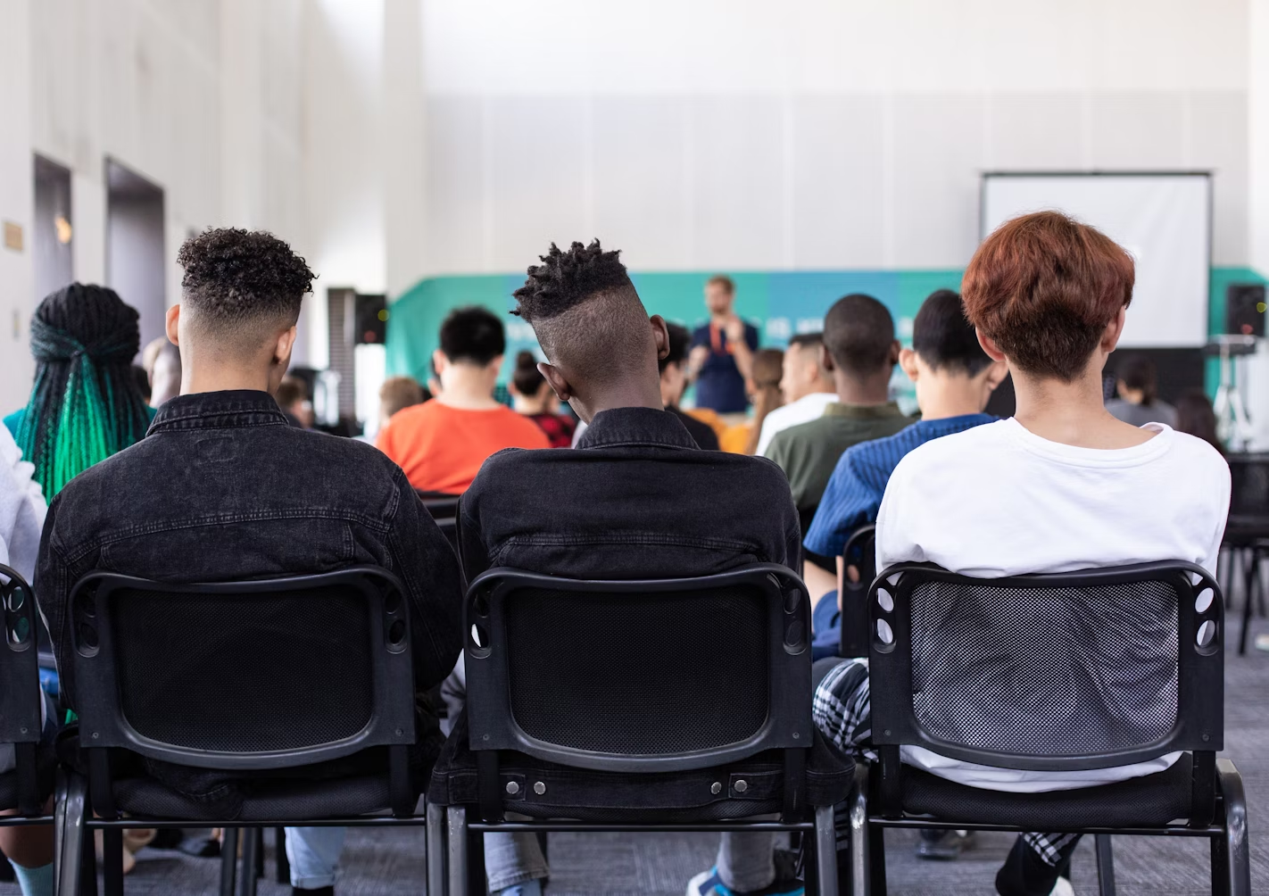 https://unsplash.com/photos/people-sitting-on-chair-w1FwDvIreZU