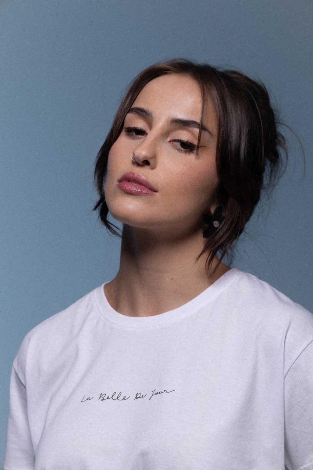 Modelo para a campanha algodão Pima Estampada Chico Rei Camiseta La Belle De Jour
