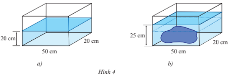 CHƯƠNG 3. HÌNH HỌC TRỰC QUAN CÁC HÌNH KHỐI TRONG THỰC TIỄNBÀI 2: DIỆN TÍCH XUNG QUANH VÀ THỂ TÍCH CỦA HÌNH HỘP CHỮ NHẬT, HÌNH LẬP PHƯƠNG 2. MỘT SỐ BÀI TOÁN THỰC TẾThực hành:  Một khối bê tông, được đặt trên mặt đất có kích thước như hình 3a) Người ta muốn sơn tất cả các mặt của khối bê tông, trừ mặt tiếp giáp với mặt đất. Hỏi chi phí để sơn là bao nhiêu? Biết rằng để sơn mỗi mét vuông tốn 25 nghìn đồng.b) Tính thể tích của khối bê tông.Đáp án chuẩn:a) 6 150 000 đồngb) 280 (m3)Vận dụng: Để tính thể tích một hòn đá, bạn Na đã thực hiện như sau:Bạn ấy đổ nước vào cái bể kính hình hộp chữ nhật có hai đáy là 50 cm, 20 cm, mực nước đo được là 20 cm. (Hình 4a)Sau đó, bạn ấy đặt hòn đá vào bể thì thấy nước ngập hòn đá và mực nước đo được là 25 cm (Hình 4b)Em hãy giúp bạn Na tính thể tích của hòn đá.Đáp án chuẩn:5 lítBÀI TẬP