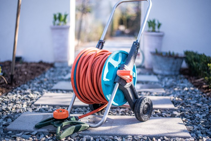 Five Convincing Reasons to Use a Retractable Hose Reel