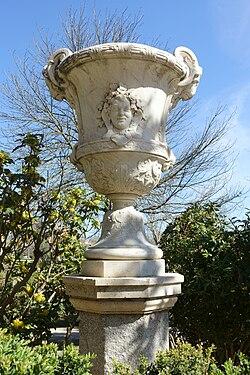 C:\Users\USUARIO\Desktop\RESTAURACION JARDIN DEL PARTERRE\Vaso_de_Thierry,_jardín_del_Parterre,_Aranjuez_04.jpg