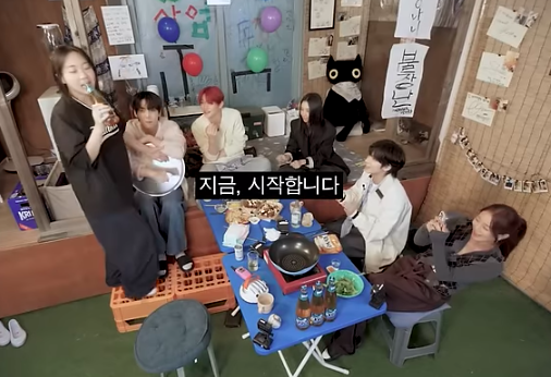 This contains an image of  TXT members Taehyun, Soobin, and Yeonjun with TWICE's Jihyo and Chaeyoung.

