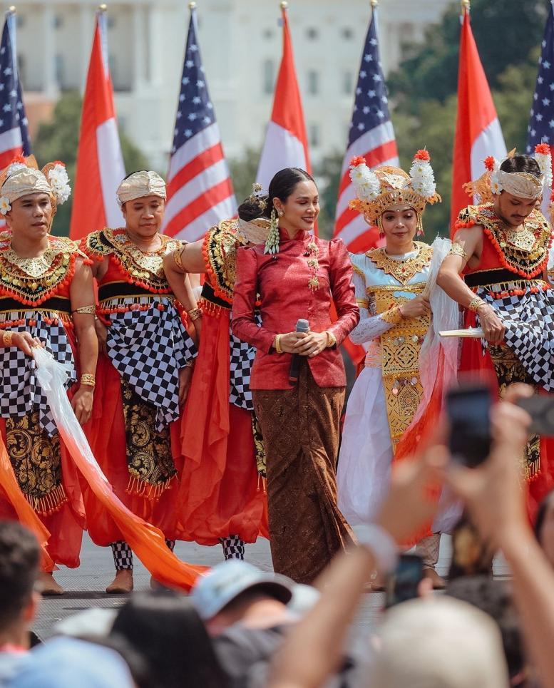 andien kebaya amerika