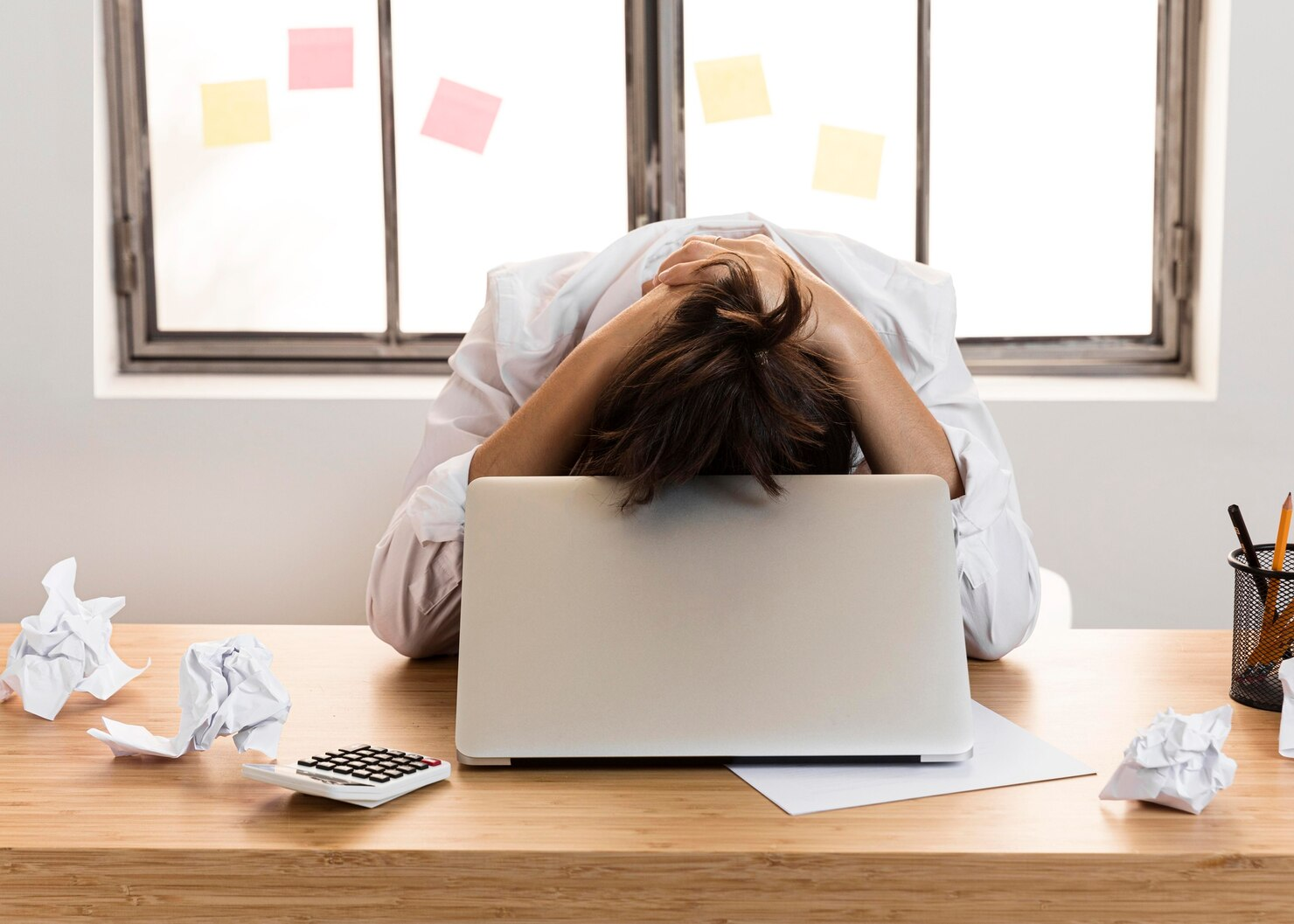 Stress có thể xuất hiện trong nhiều tình huống như công việc, học tập, các mối quan hệ