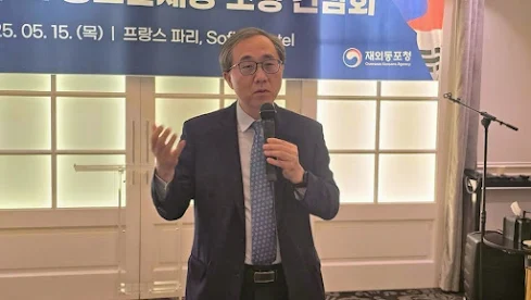 한 재불동포의 질의에 답변하고 있는 이상덕 재외동포청장 (C) 프랑스존