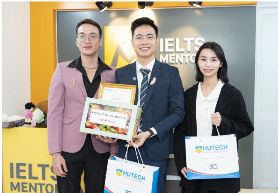 Follow English Faculty students to learn about the language teaching environment at IELTS Mentor 8