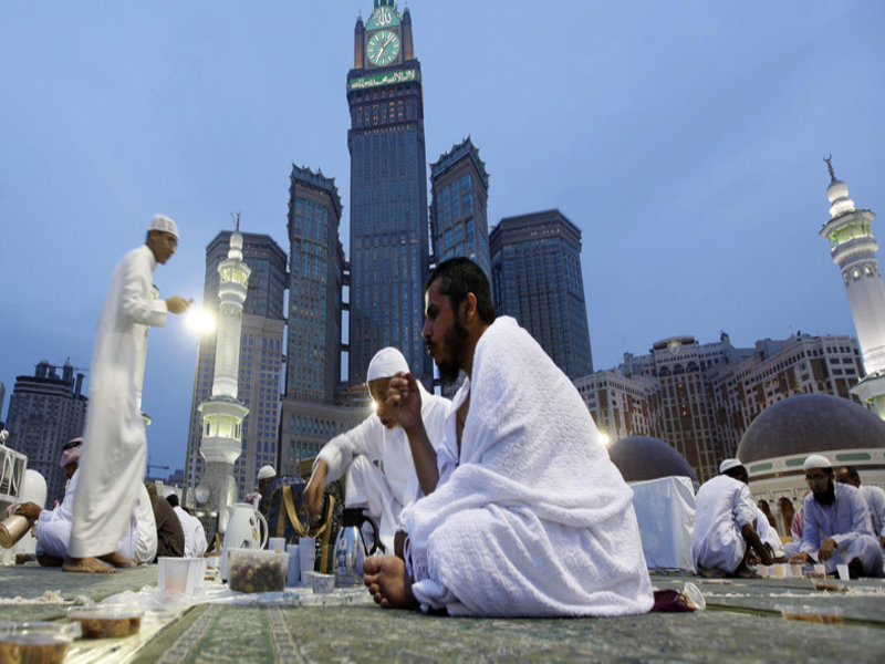 Sahur Bersama di Masjid