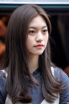 This contains an image of Kim Doyeon