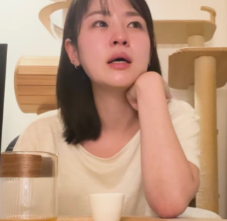 This contains an image of Shim Eun Woo Opens Up About Her 5 Year Break