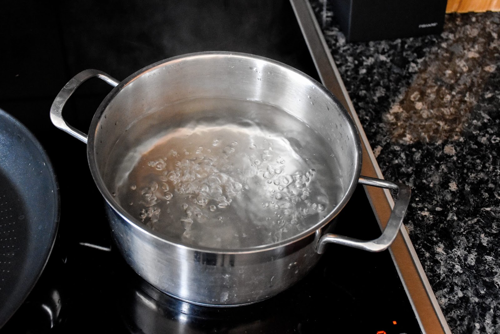 Boiling water. Credit / Shutterstock