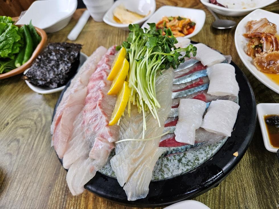 요리, 음식, 접시, 식사이(가) 표시된 사진

AI 생성 콘텐츠는 정확하지 않을 수 있습니다.