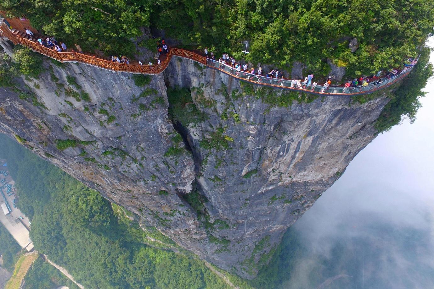 Glass bridges worldwide: Spot 8 jaw-dropping platforms