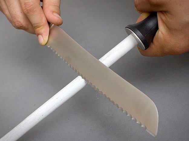 How to Sharpen a Serrated Knife At Home