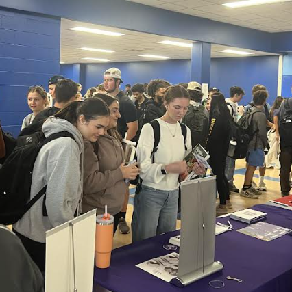 image of high school students attending the college fair